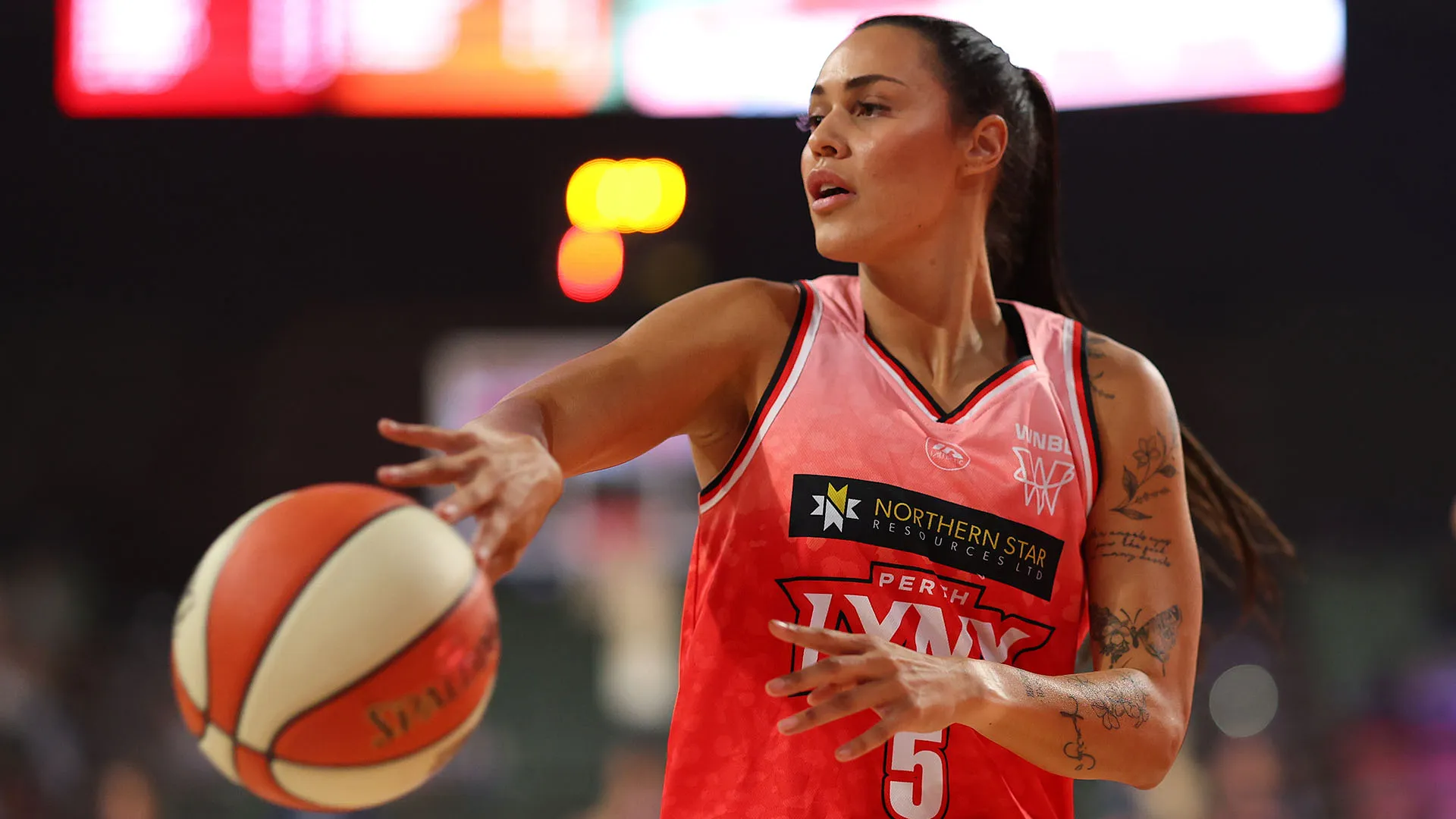 Disavventura per Ally Wilson durante la sfida tra Perth Lynx e Townsville Fire