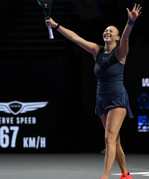 WTA Finals, Amanda Anisimova elimina Iga Swiatek e va in semifinale