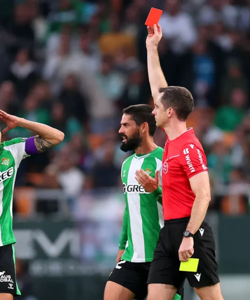 Calcio in faccia all’avversario, la follia di Antony costa carissima. Immagini