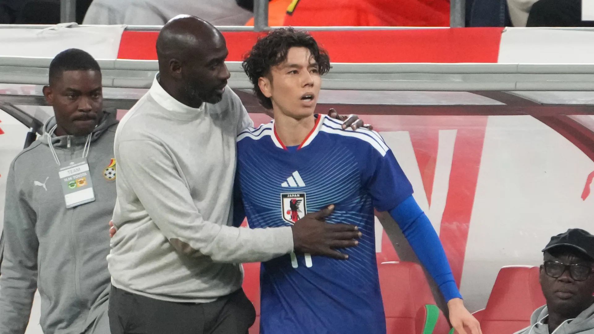 Ao Tanaka si è diretto verso la panchina del Ghana per scusarsi dell'intervento