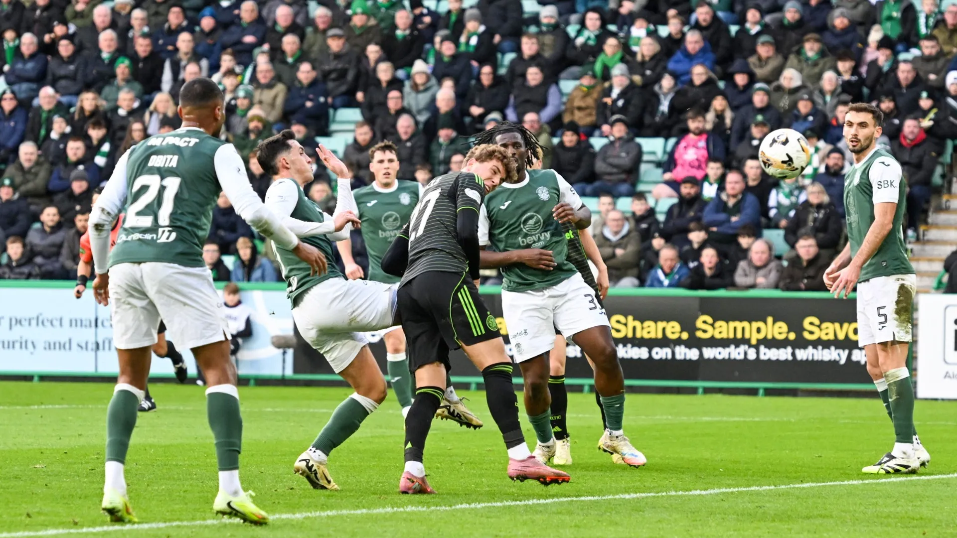Arne Engels ha segnato il secondo gol per il Celtic ma si è infortunato nel momento del gol
