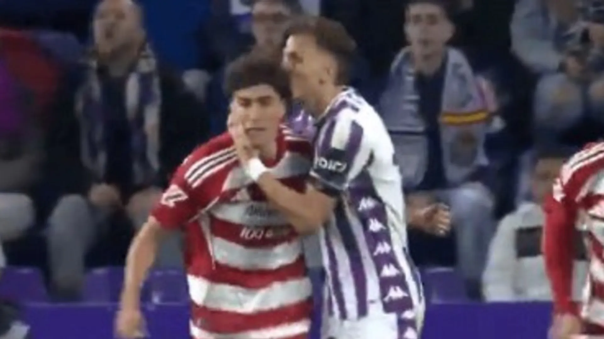 L'avversario, Ivan Alejo, lo ha baciato in testa