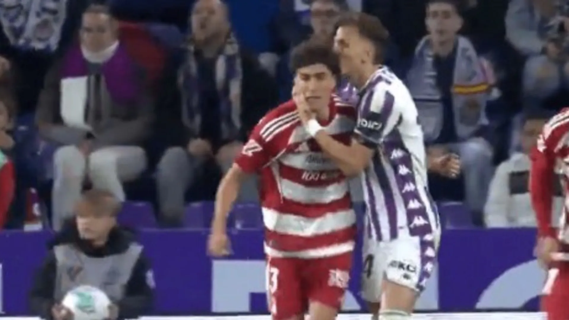 "Così gli ho dato un bacio e lui mi ha colpito con una mano"