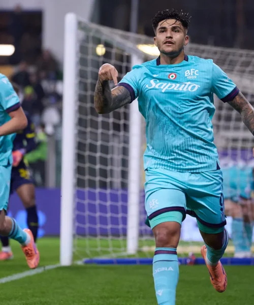 Il Bologna ribalta il vantaggio lampo di un Parma in dieci per quasi un’ora