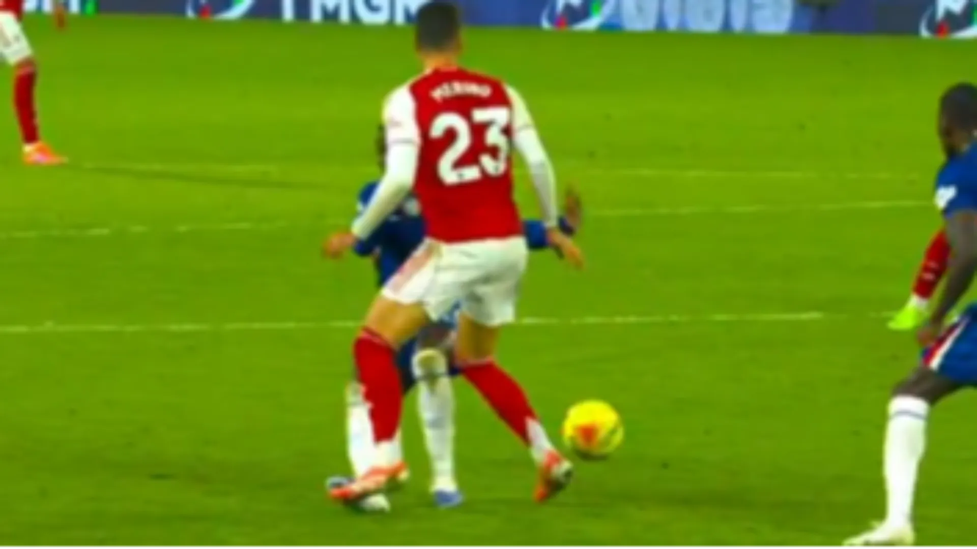 Merino si è subito accasciato a terra dolorante dopo il colpo subìto da Caicedo