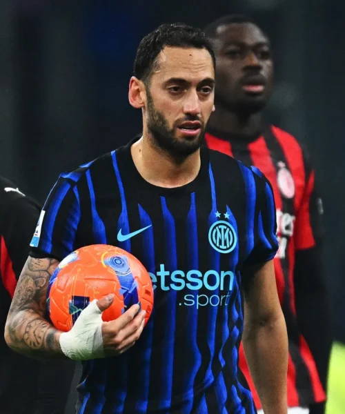 Il rigore sbagliato da Calhanoglu in Inter-Milan: la fotosequenza