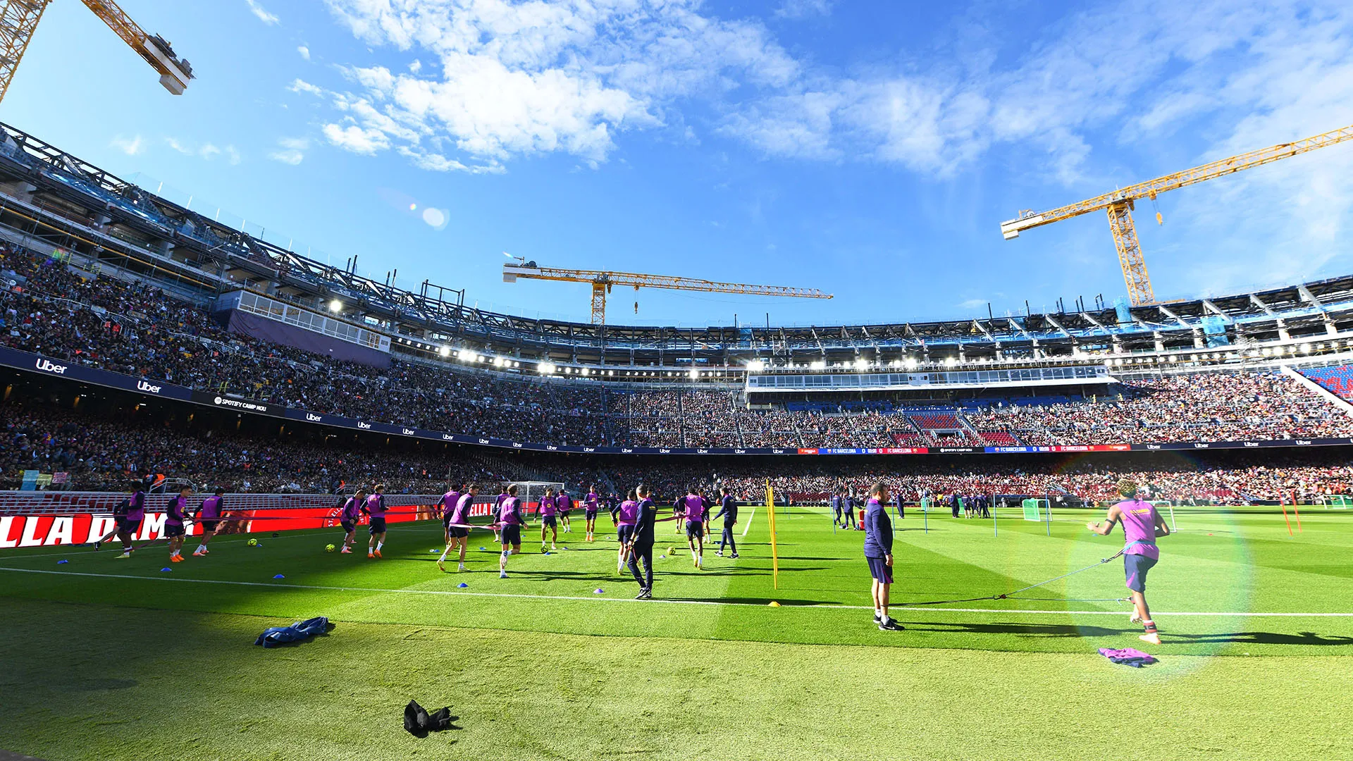 E' stato aggiunto un tetto panoramico con pannelli fotovoltaici