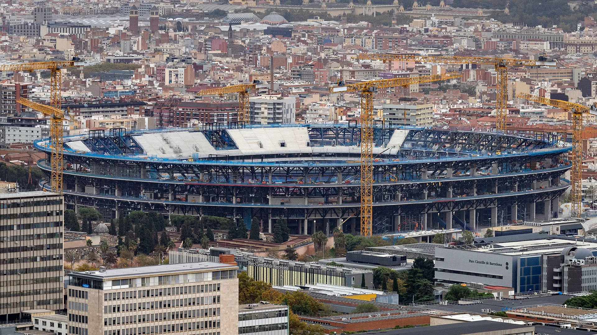 Sale l'attesa per la prima gara del Barcellona dopo la ristrutturazione dello storico impianto
