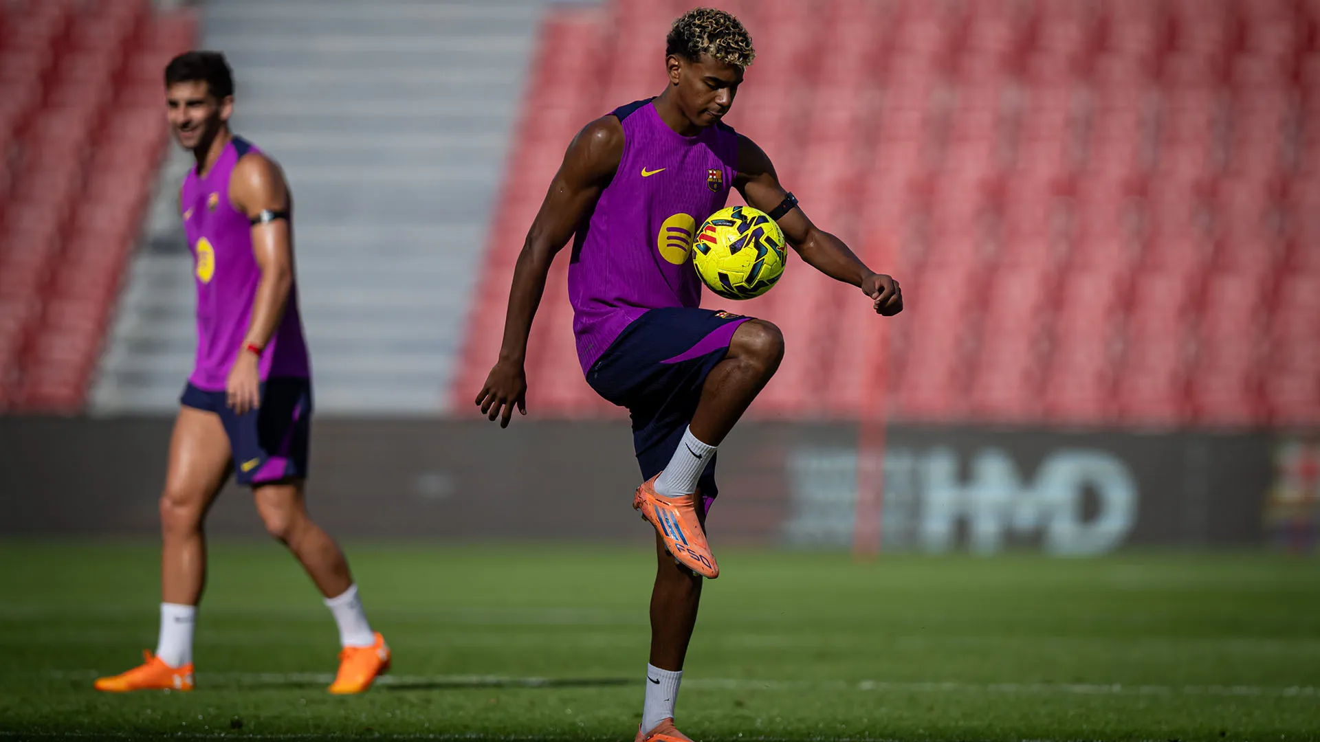 L'UEFA deve dare ancora l'ok al nuovo impianto, e l'esordio in Champions League potrebbe slittare