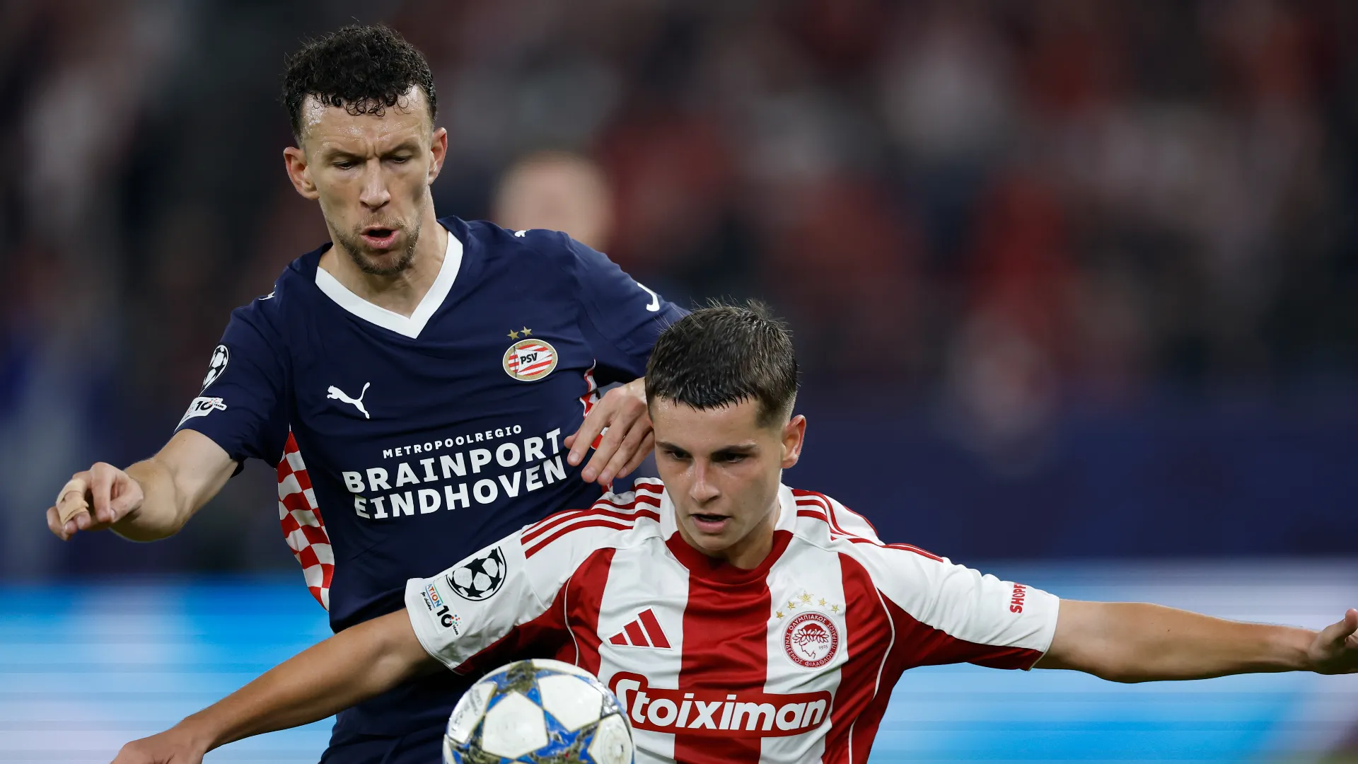 Si tratta di Christos Mouzakitis, giovane centrocampista greco dell'Olympiacos
