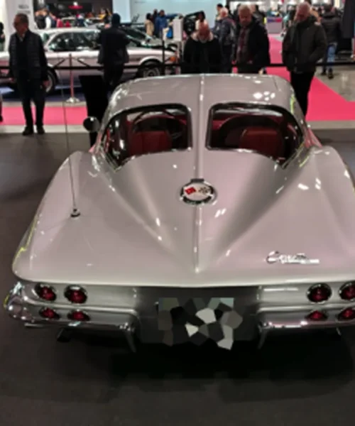 La magìa del finestrino sdoppiato della Corvette del 1963: le foto