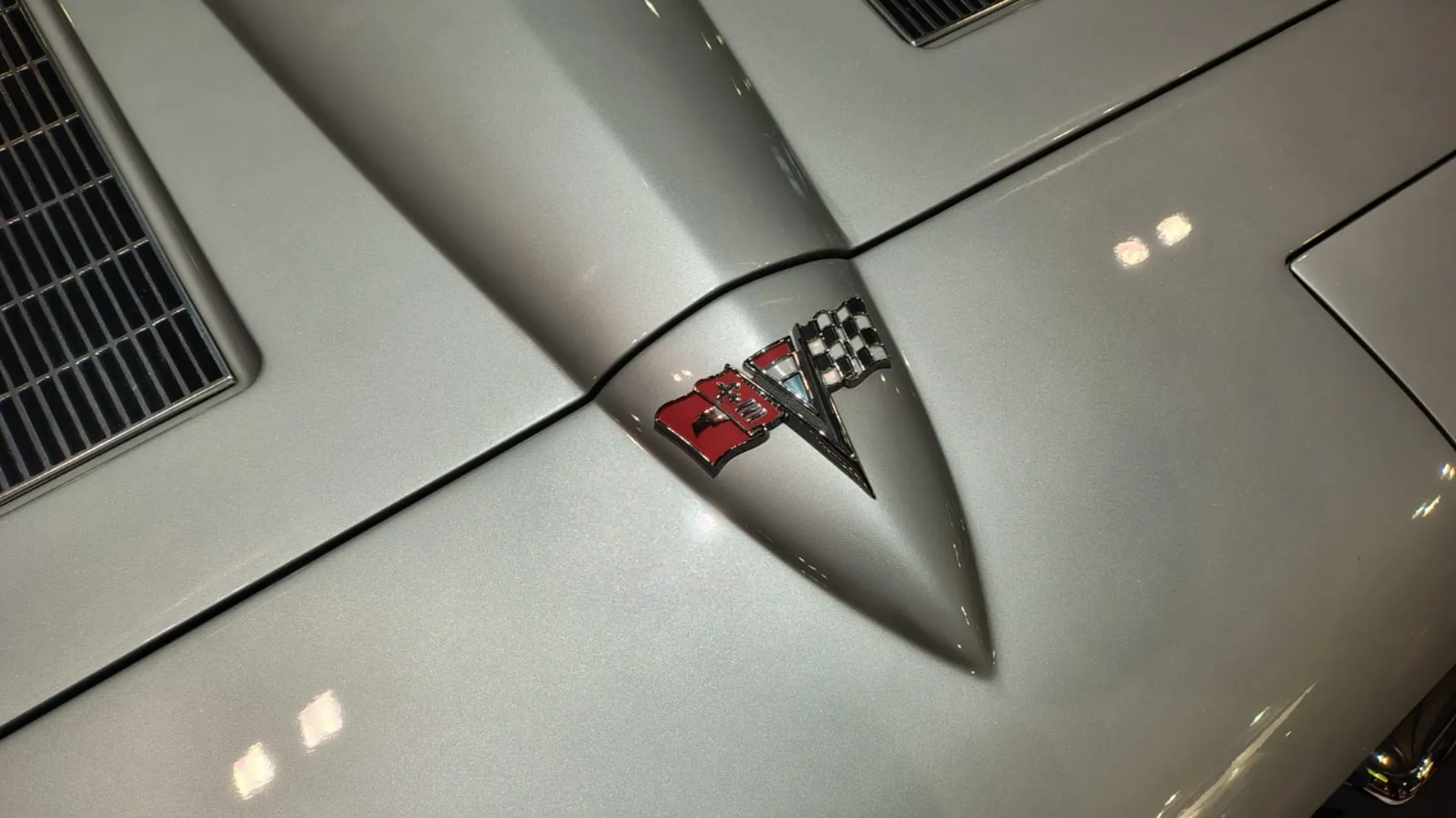 I problemi di qualità della carrozzeria in fibra di vetro costruita in fretta peggiorarono la situazione.