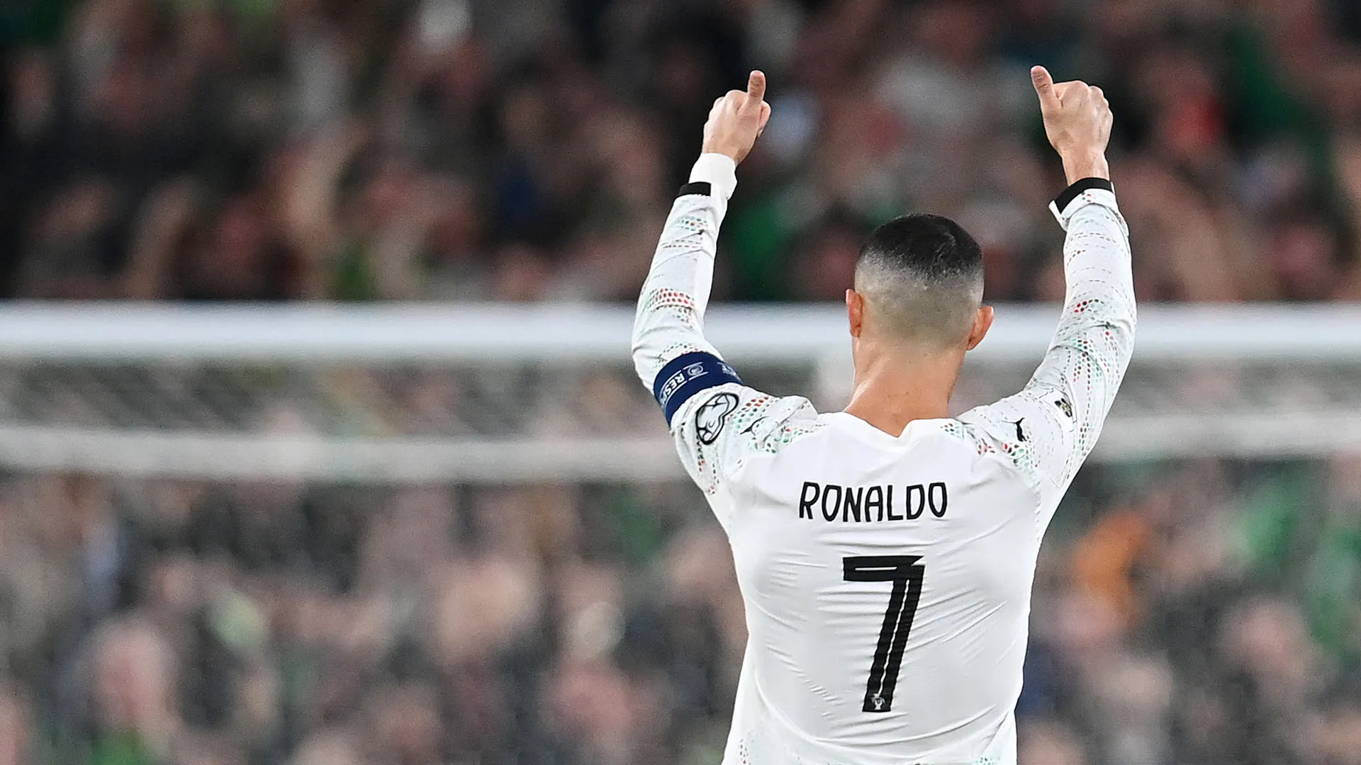 Il fuoriclasse ha risposto ironicamente con applausi e pollici alzati: un comportamento non da campione