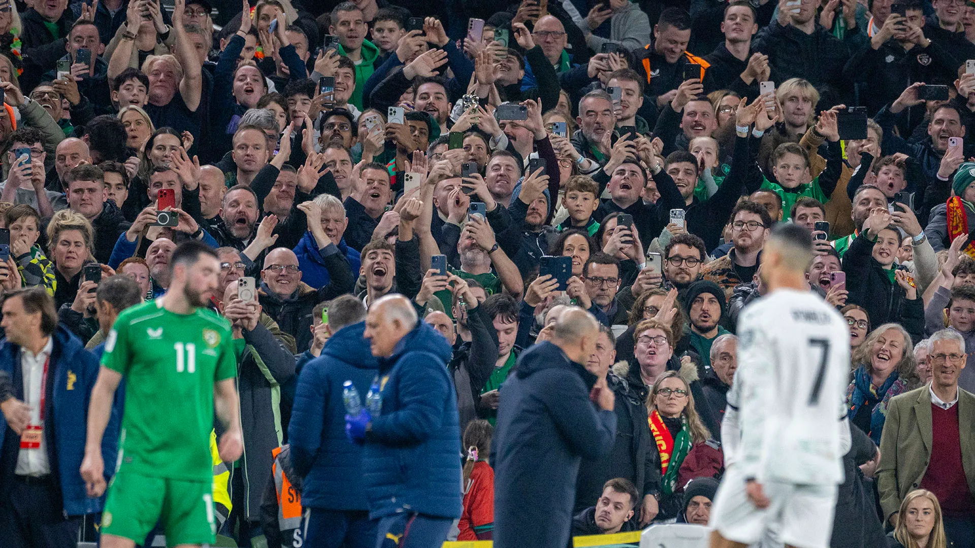 I tifosi irlandesi hanno deriso Cristiano Ronaldo mentre usciva dal campo