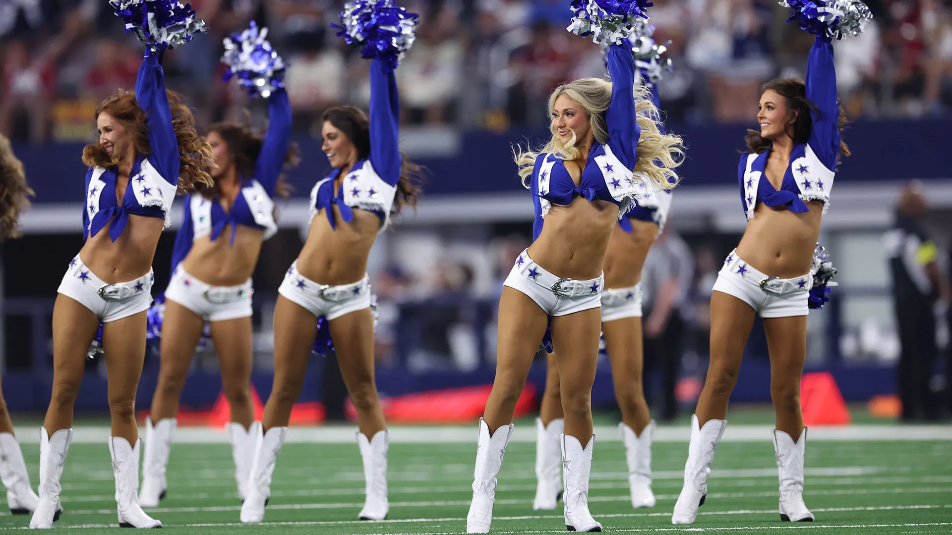 Il gruppo è nato negli anni ’60 e da allora accompagna ogni partita casalinga dei Cowboys