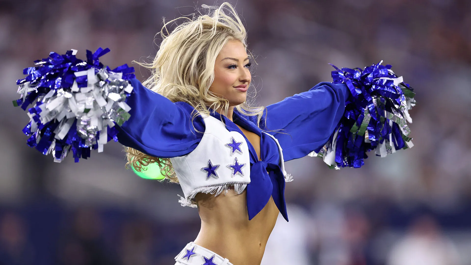 Ogni anno centinaia di ragazze partecipano alle selezioni per entrare nella squadra