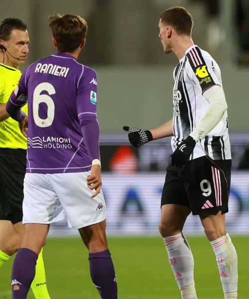 Caos al Franchi, Fiorentina-Juventus interrotta nel primo tempo per cori razzisti nei confronti di Vlahovic