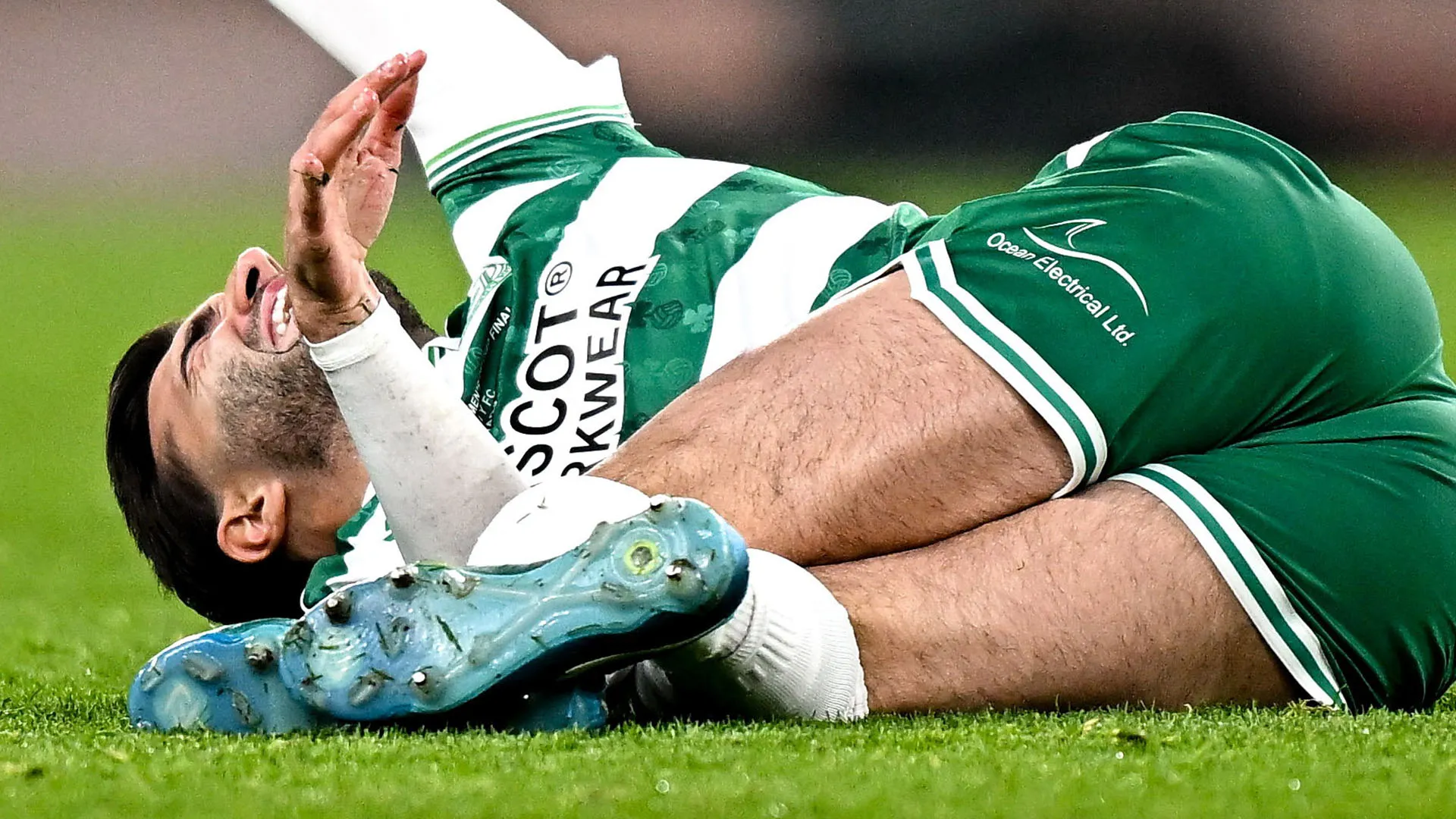 Si è capito immediatamente che la situazione era grave. L'arbitro ha interrotto il match