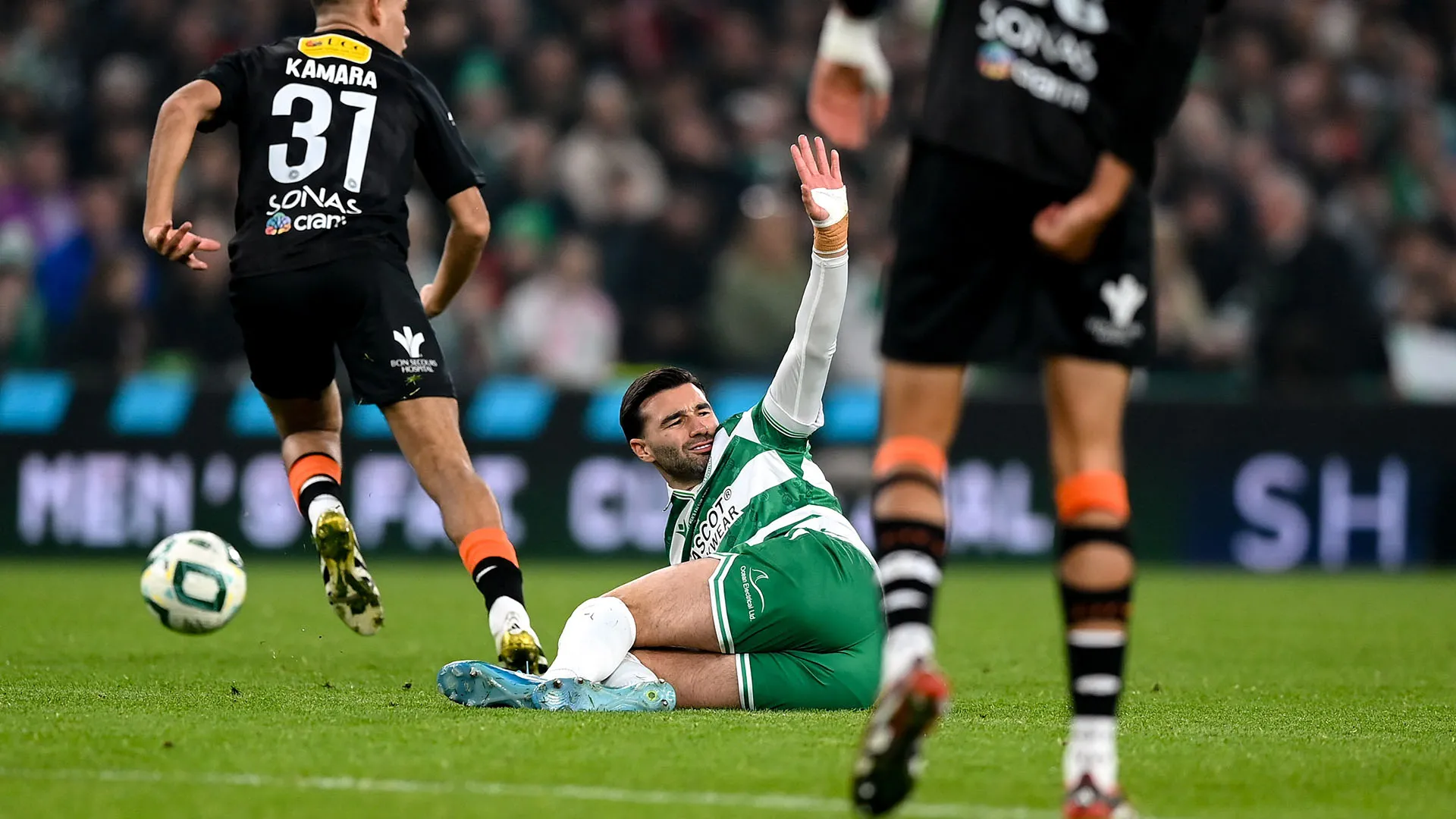 Danny Mandroiu ha immediatamente chiesto l'aiuto dei medici