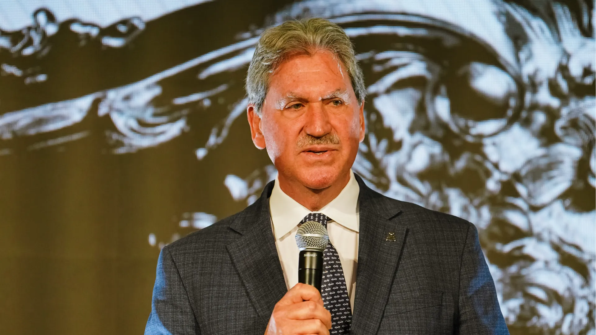 Le otto squadre partecipanti hanno sfilato sul Green Carpet allestito in Piazza del Nettuno.