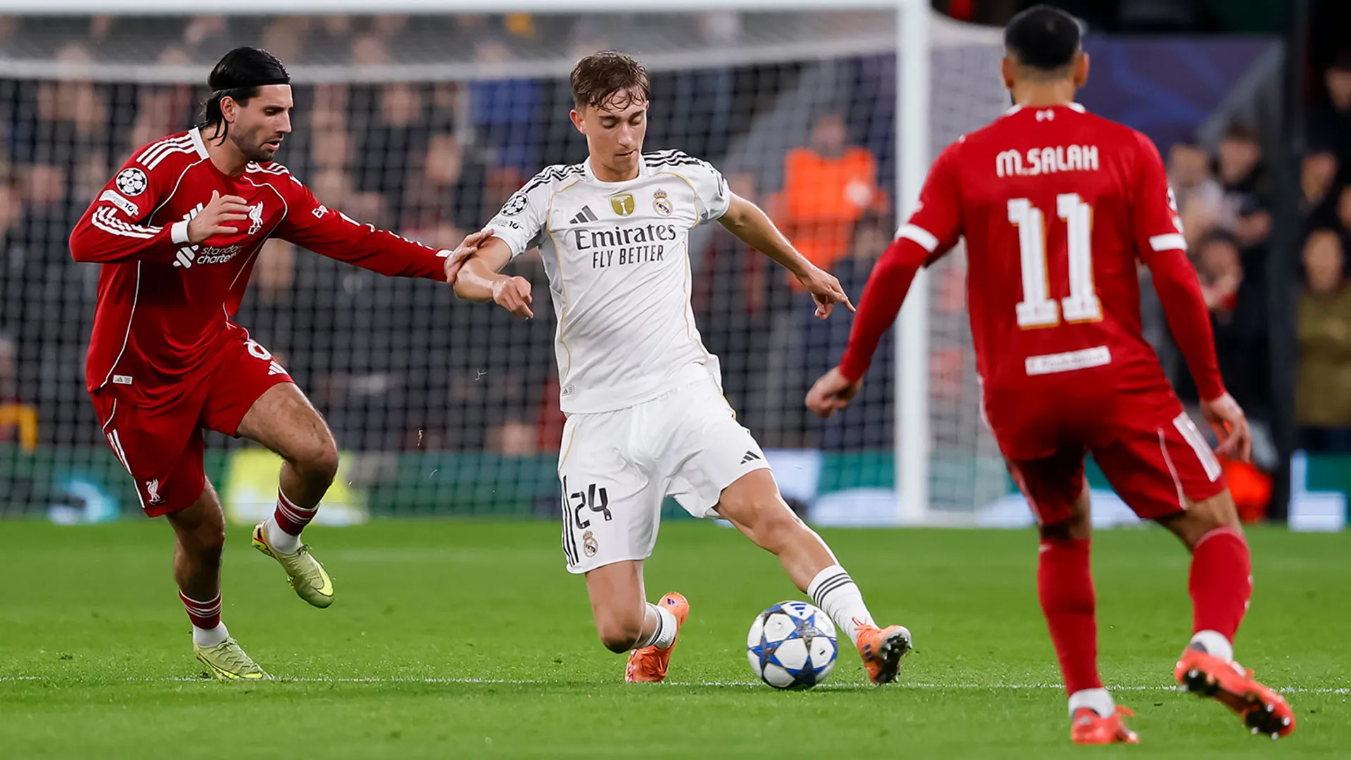 Finora il rendimento di Huijsen con i Blancos non è certo positivo...
