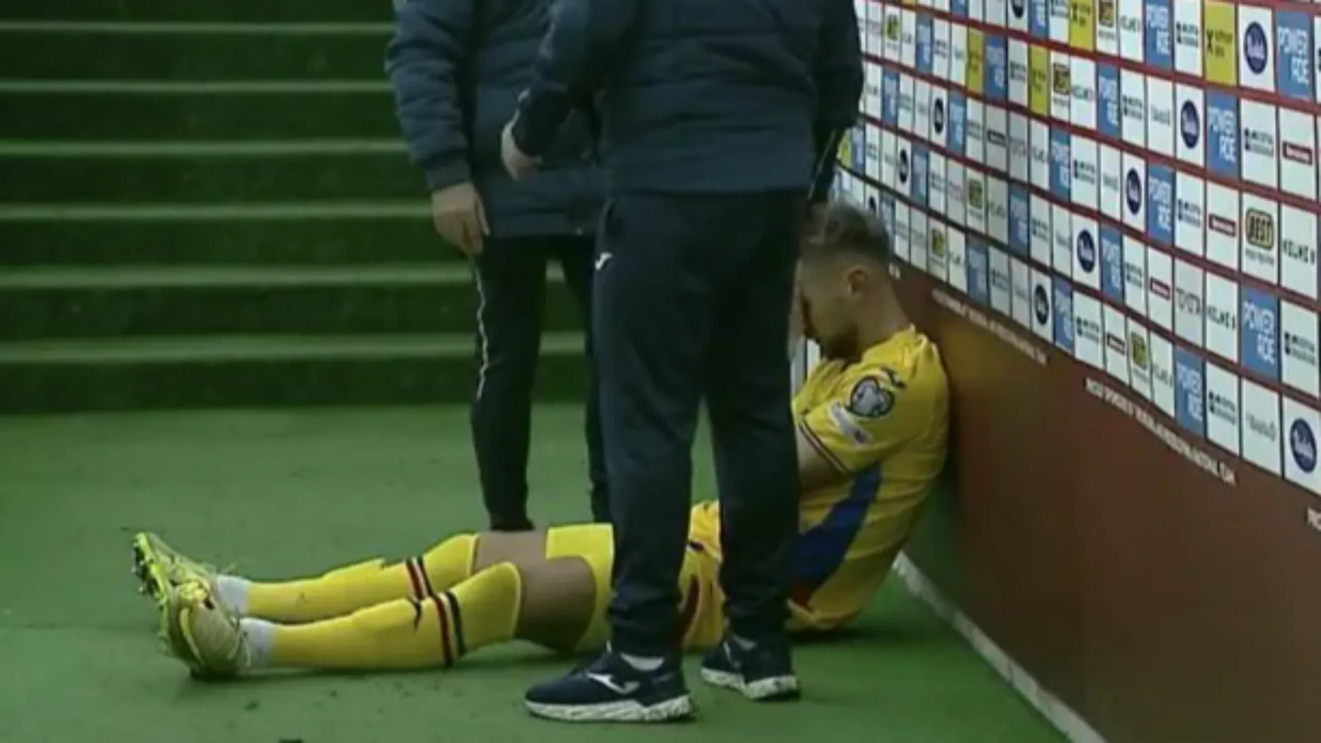 Dragus sconsolato si è messo a piangere nel tunnel che porta agli spogliatoi