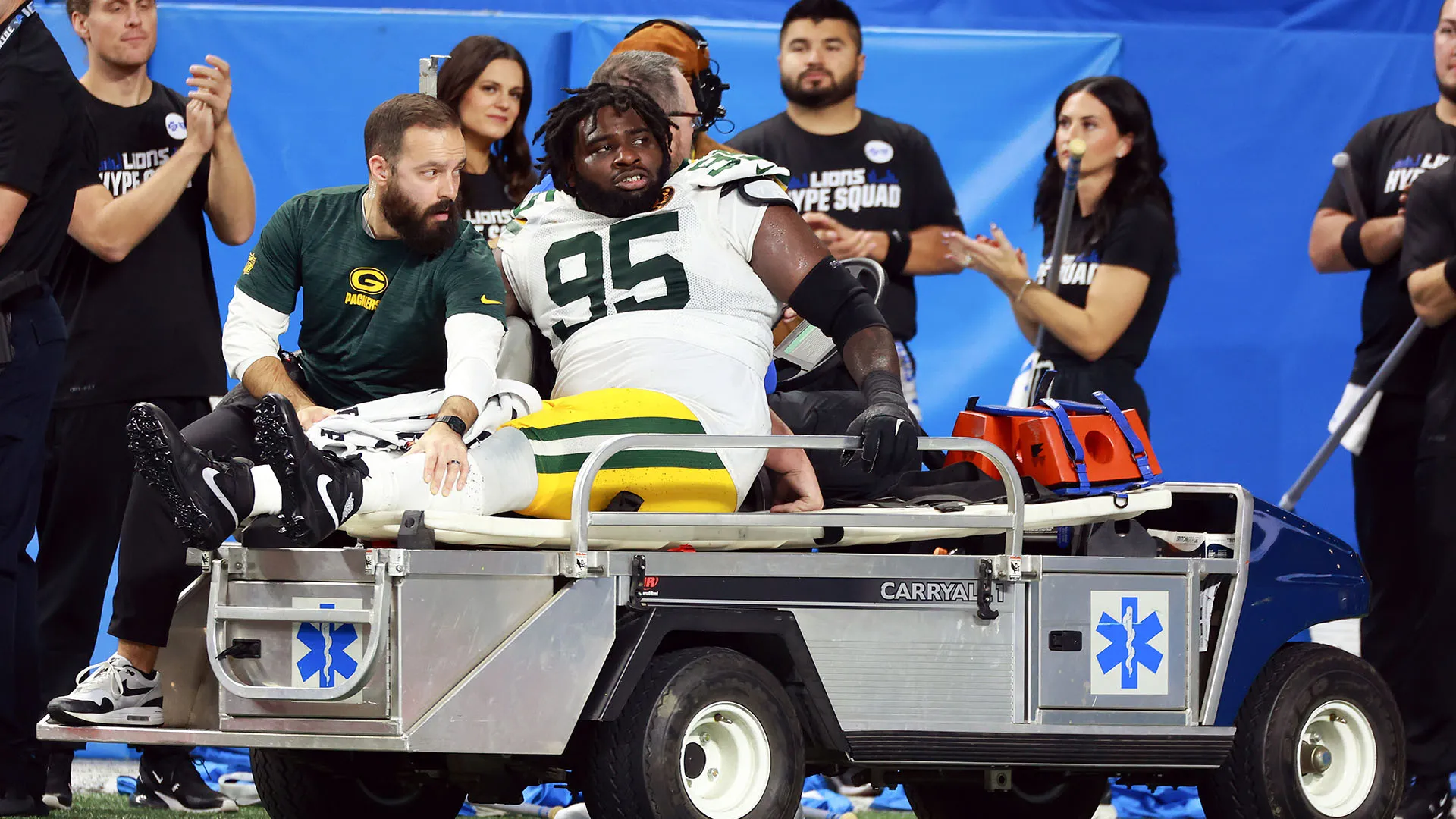 Wyatt è stato costretto ad uscire in barella