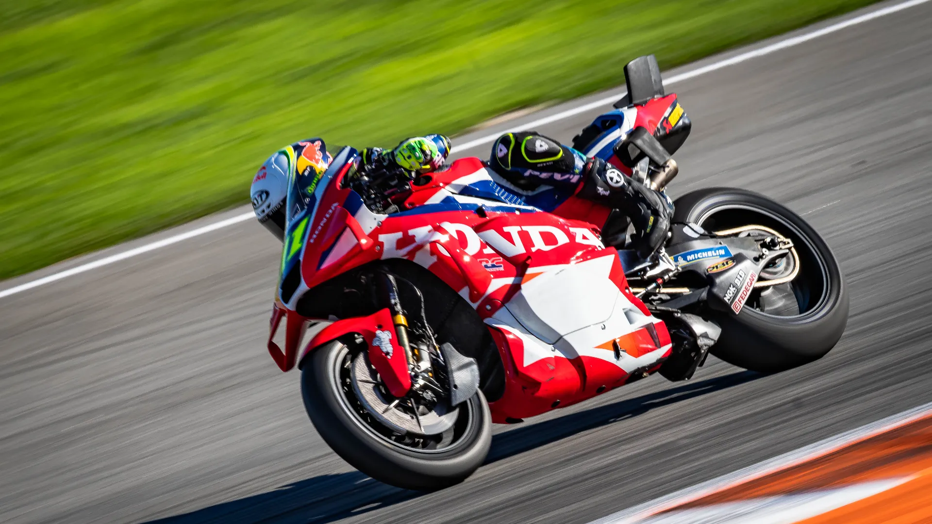 ... e ha fatto il suo ingresso in un mondo del tutto nuovo