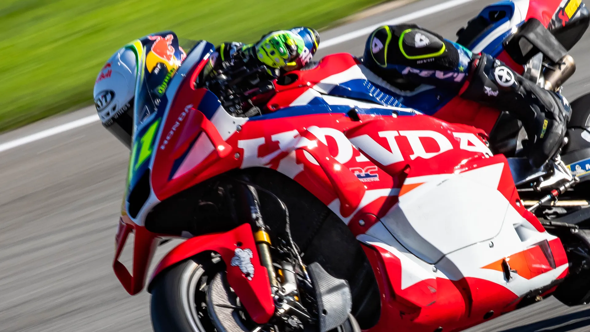 "Sono super felice. Guidare una MotoGP è sempre stato un sogno... 