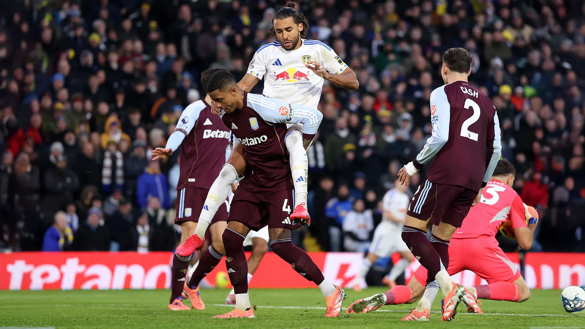 Anche Dominic Calvert-Lewin ha rischiato di farsi malissimo durante Aston Villa-Leeds United