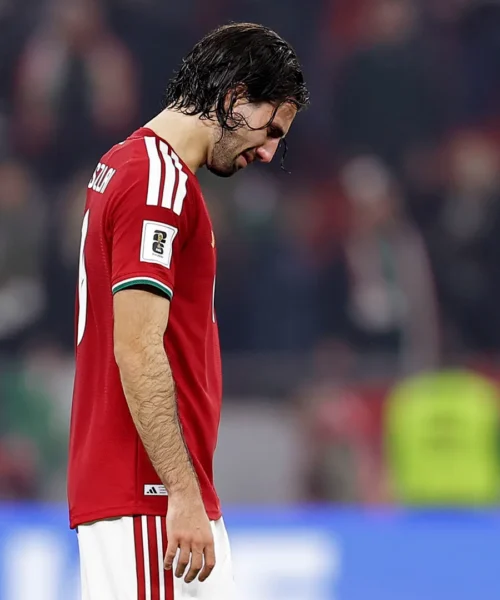 Szoboszlai scoppia in lacrime e viene consolato dai tifosi: le foto