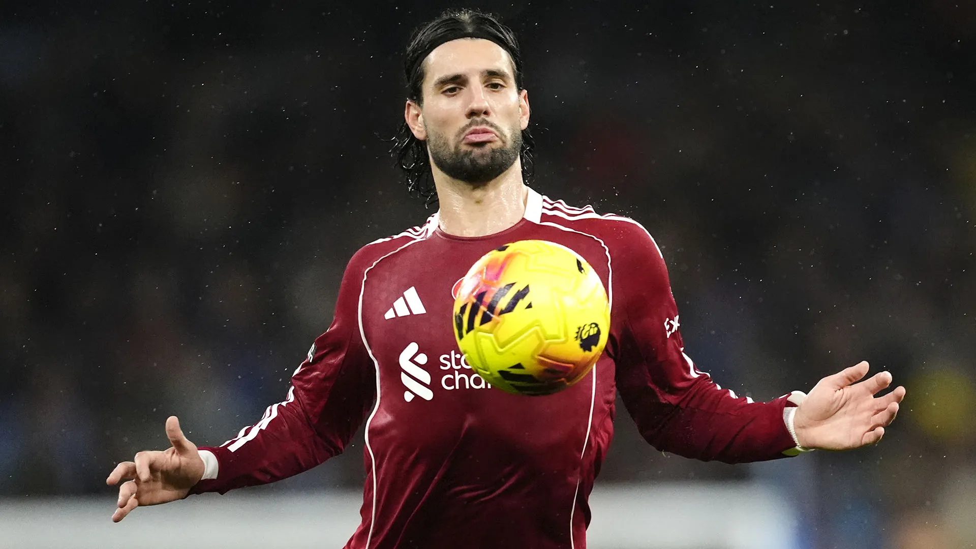 Il tecnico sta già pianificando le prossime mosse di mercato: vuole intervenire soprattutto a centrocampo
