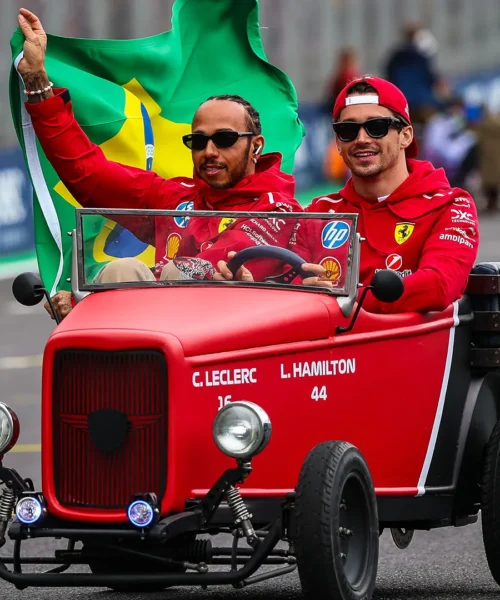 Ferrari, Charles Leclerc e Lewis Hamilton replicano a John Elkann