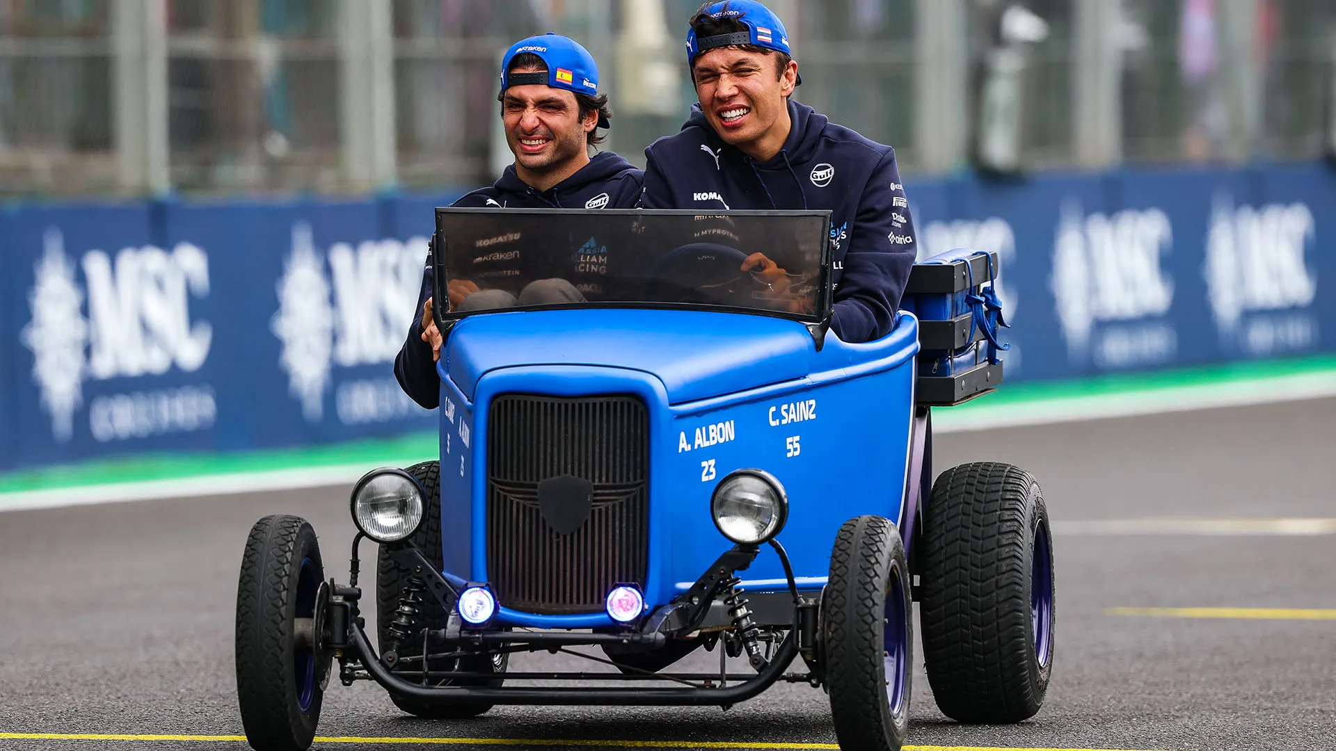 Albon e Sainz sembrano divertirsi molto