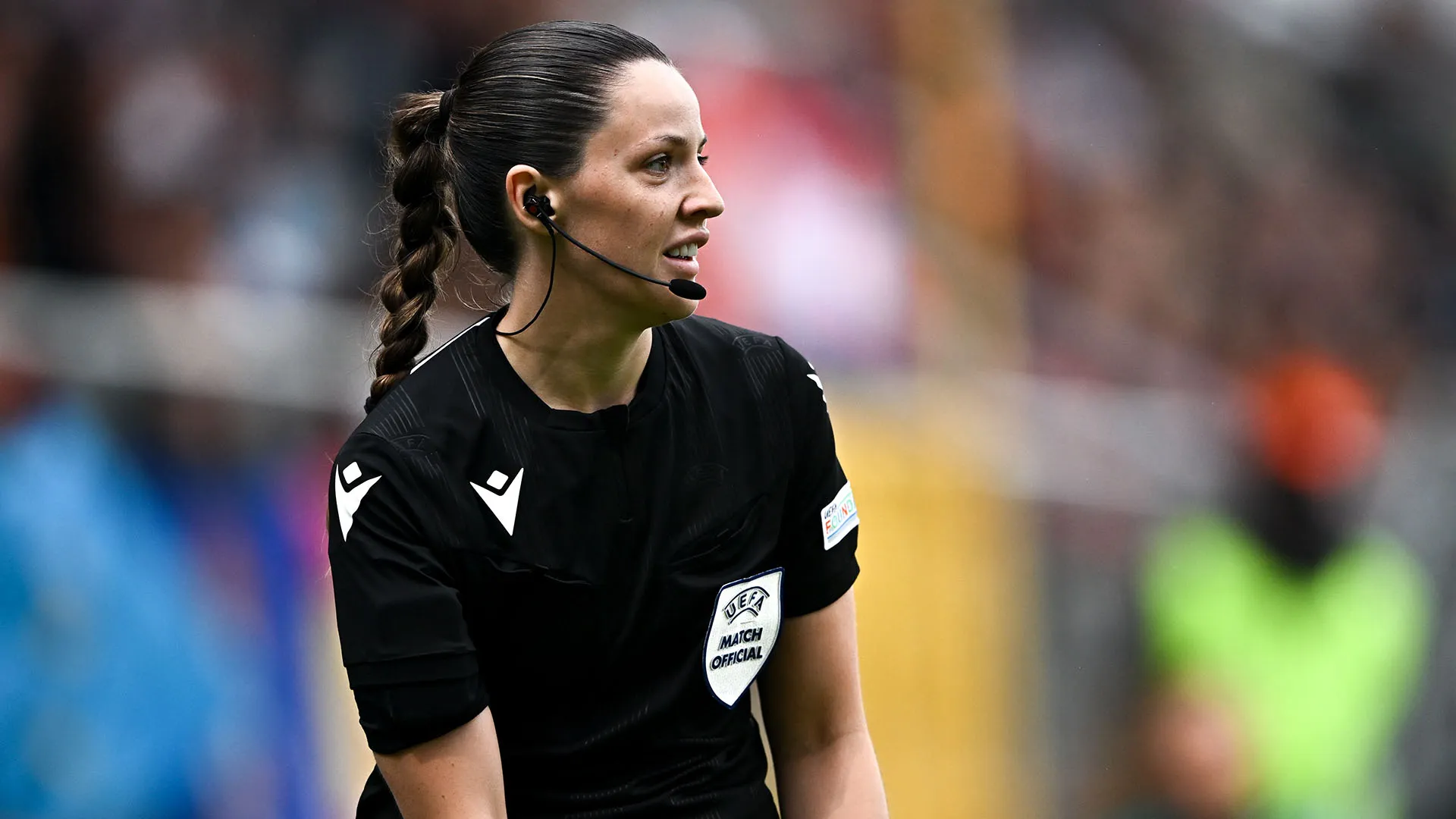 Oggi contribuisce attivamente alla formazione e allo sviluppo dell’arbitraggio femminile in Inghilterra