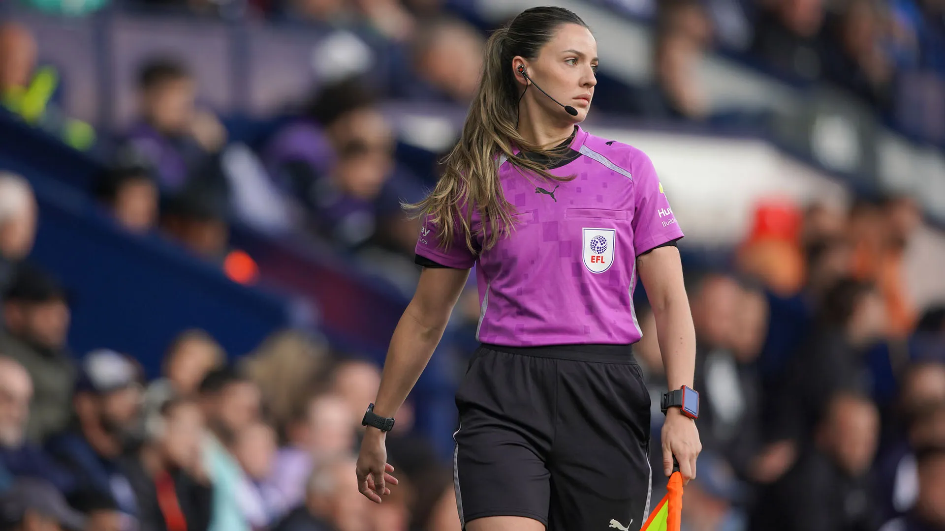 Emily Carney è un’assistente arbitrale inglese nata a Bolton, nel Lancashire
