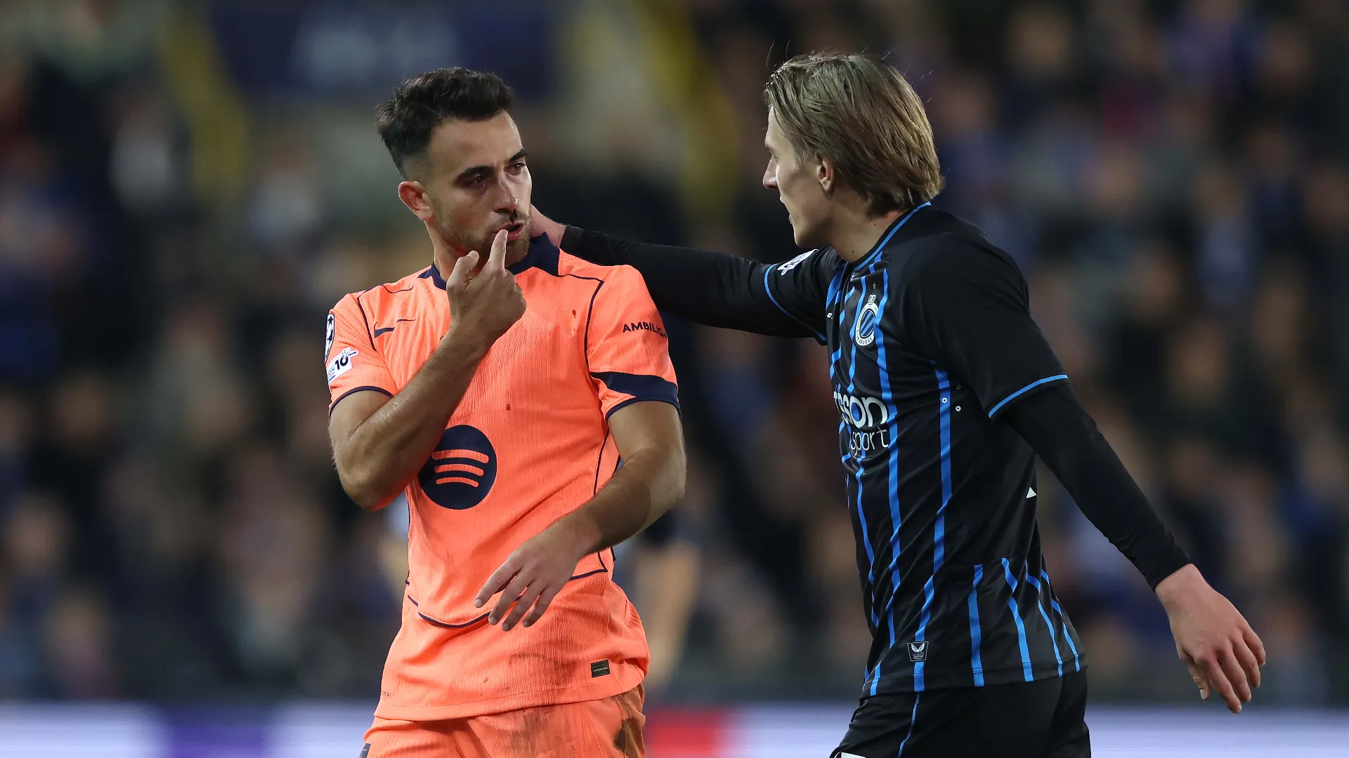 Il difensore è a colloquio con il Barcellona per capire la fattibilità del rinnovo ma le pretendenti non mancano
