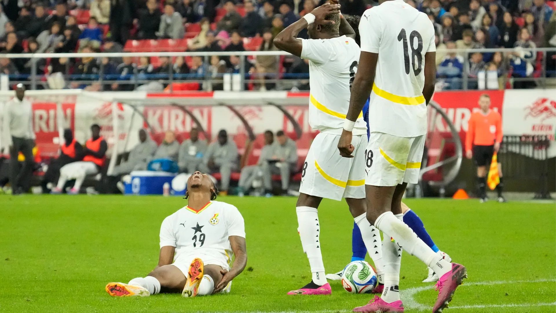 L'arbitro ha ovviamente interrotto il match per permettere l'intervento dei soccorsi