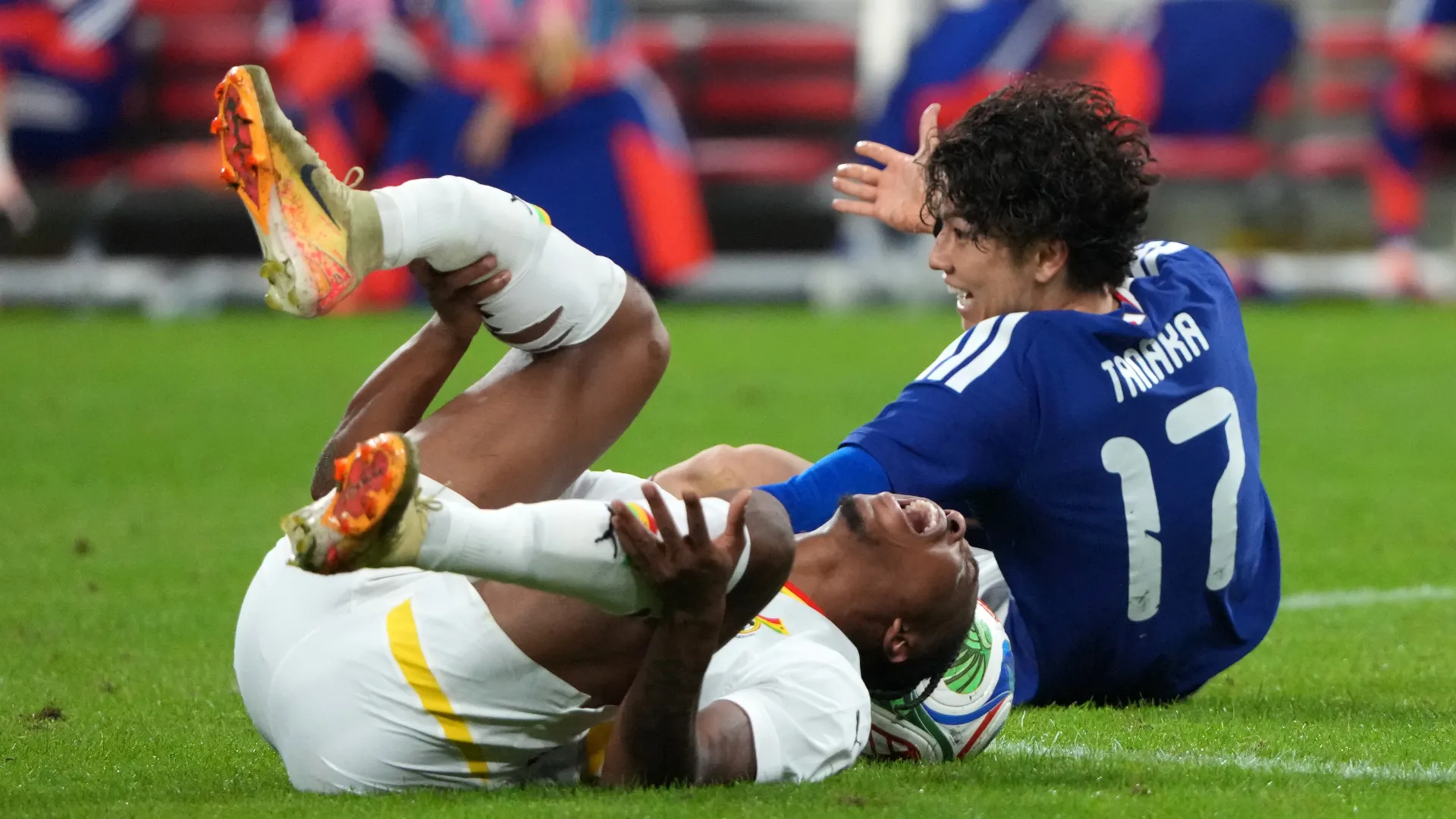 Gravissimo infortunio per Francis Abu: le spaventose immagini 
