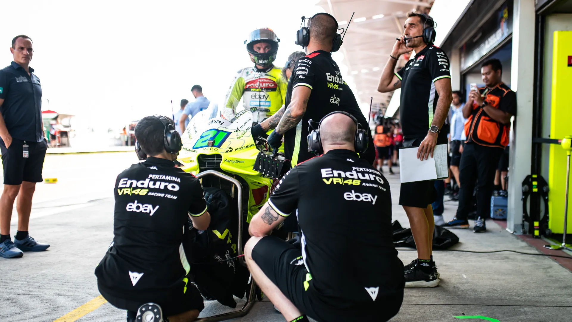 Il prodotto dell'Academy di Valentino Rossi è stato protagonista di un incidente a Valencia