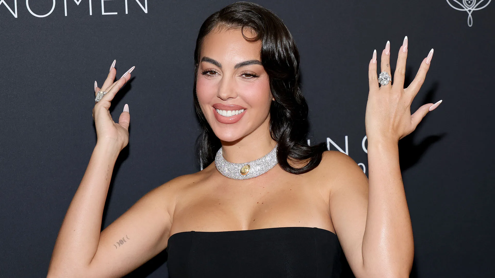 La coppia dovrebbe sposarsi sull'isola di Madeira, dove Cristiano Ronaldo è nato e cresciuto, ma non è esclusa neanche una località in Spagna