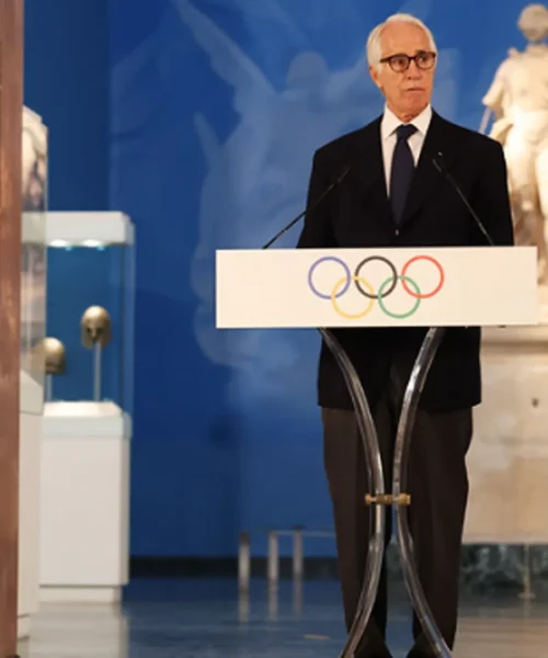 La torcia olimpica è in viaggio, Giovanni Malagò celebra l’Italia e lo sport