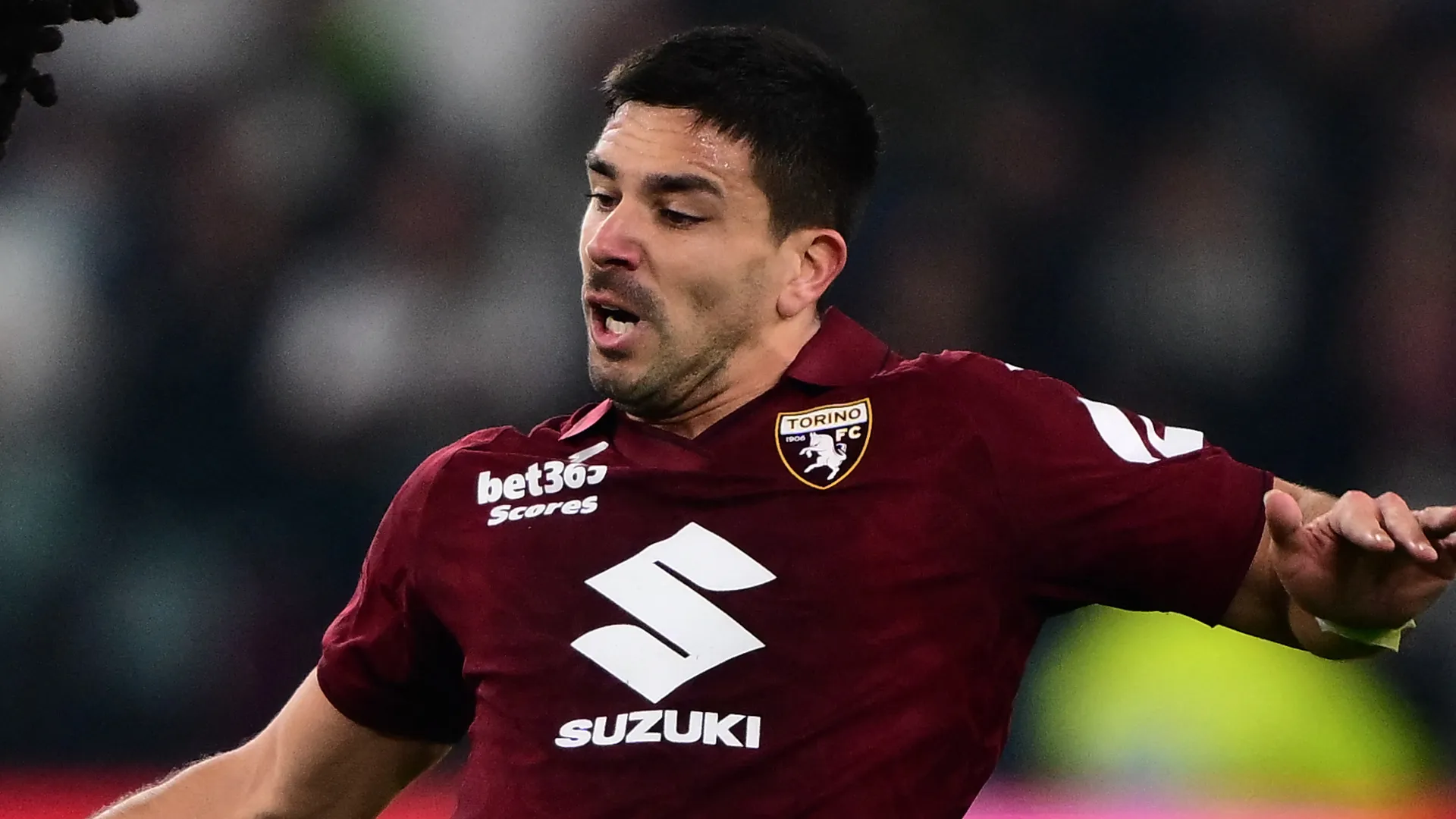 Giovanni Simeone 6.5: non sempre assistito dai compagni non si tira mai indietro