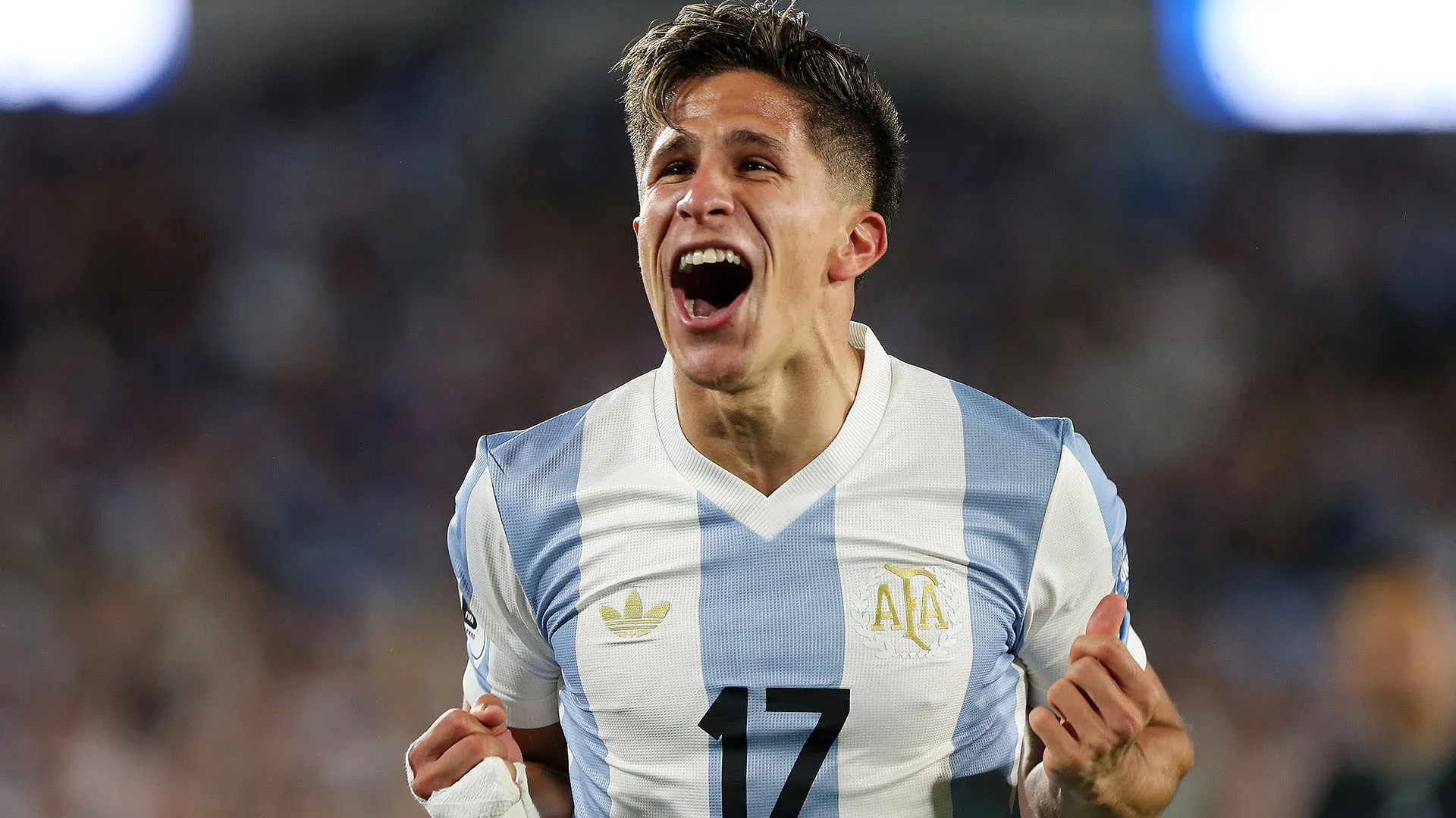 Finora Giuliano Simeone ha collezionato 9 presenze e 1 gol con la nazionale maggiore argentina