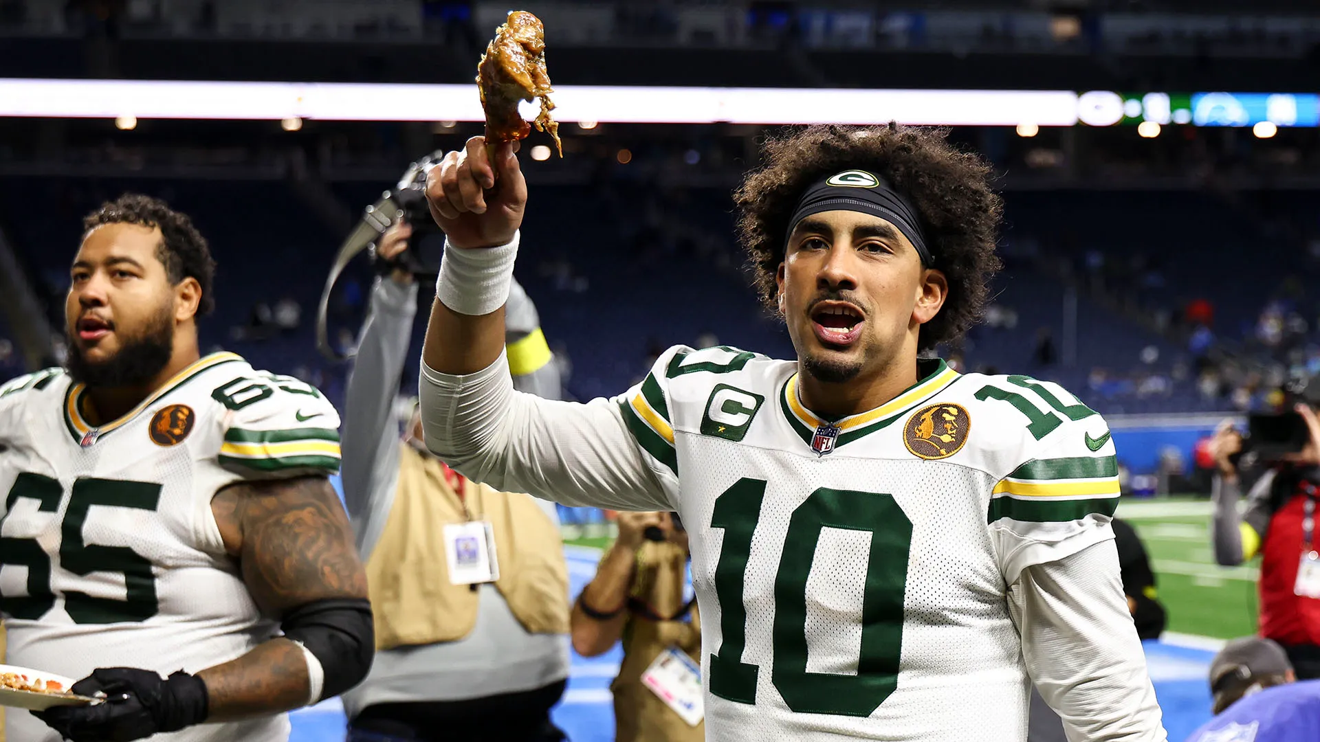 "Milioni di persone muoiono di fame e loro hanno un banchetto del genere...non avrebbero potuto darlo in beneficienza?"