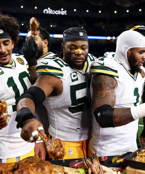 Enorme banchetto allestito in campo: i campioni divorano tutto. Foto