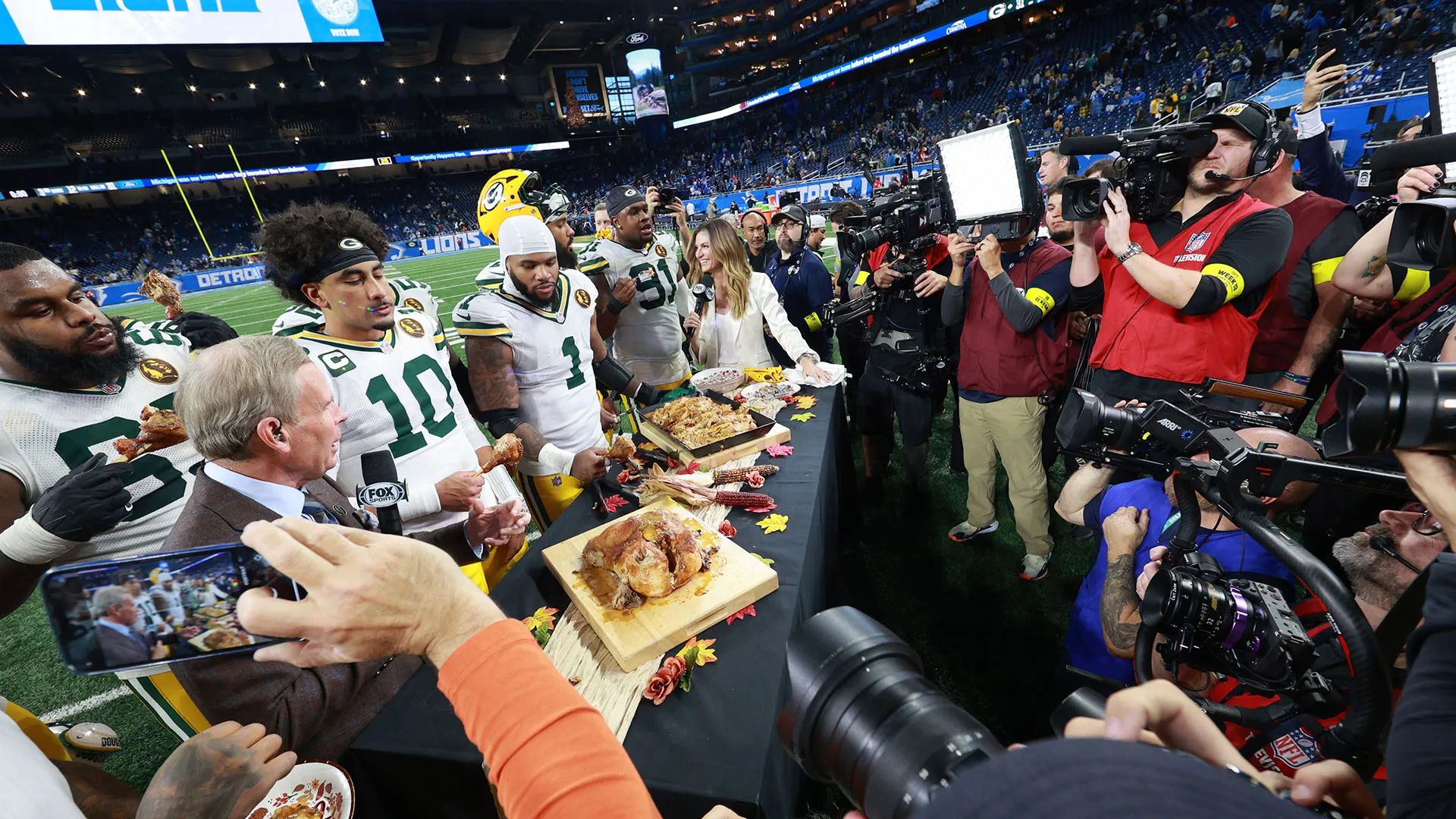 Al termine della sfida è stato allestito un gigantesco banchetto a bordocampo