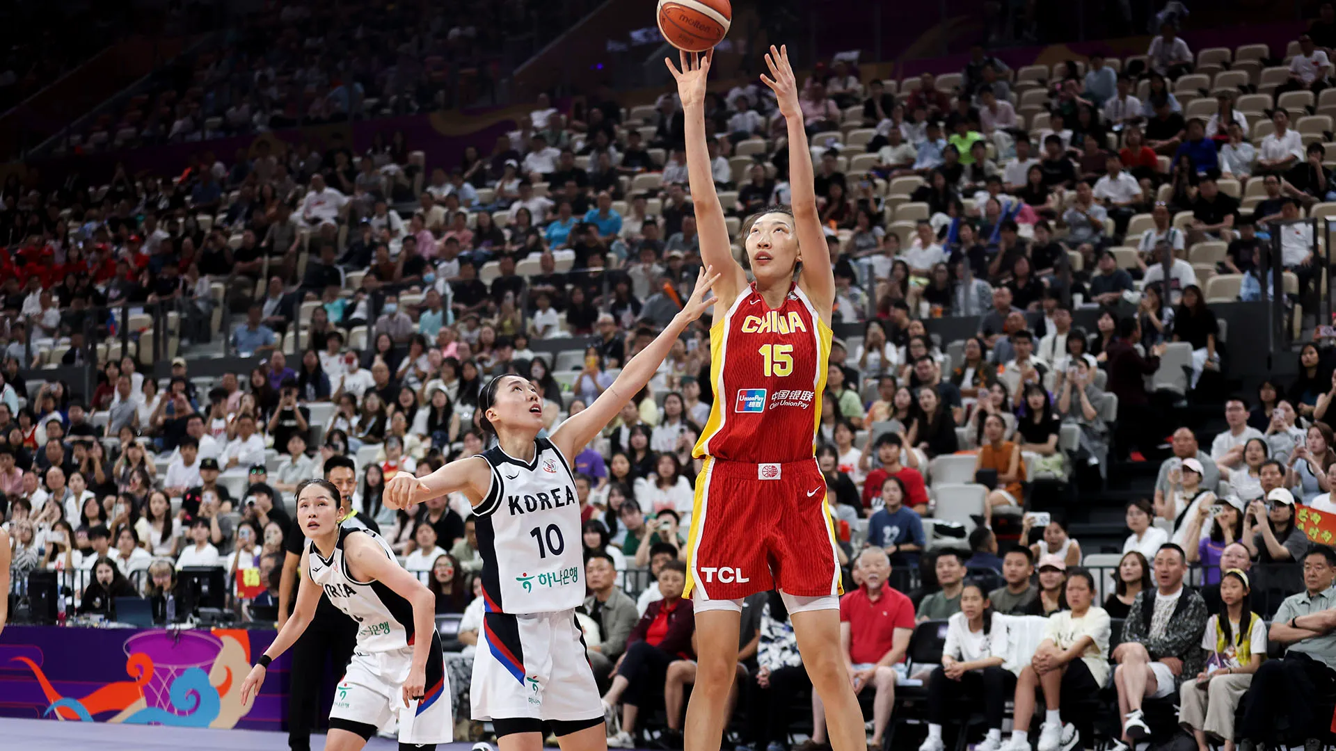 Davvero impressionante il divario di altezza tra Han Xu e le avversarie