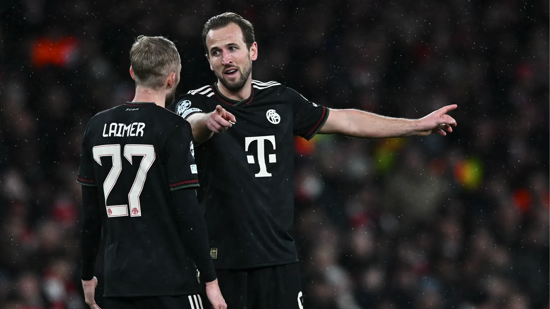 Nel corso della sfida di Champions League si sono uditi chiaramente diversi cori contro l'attaccante da parte dei tifosi dei Gunners
