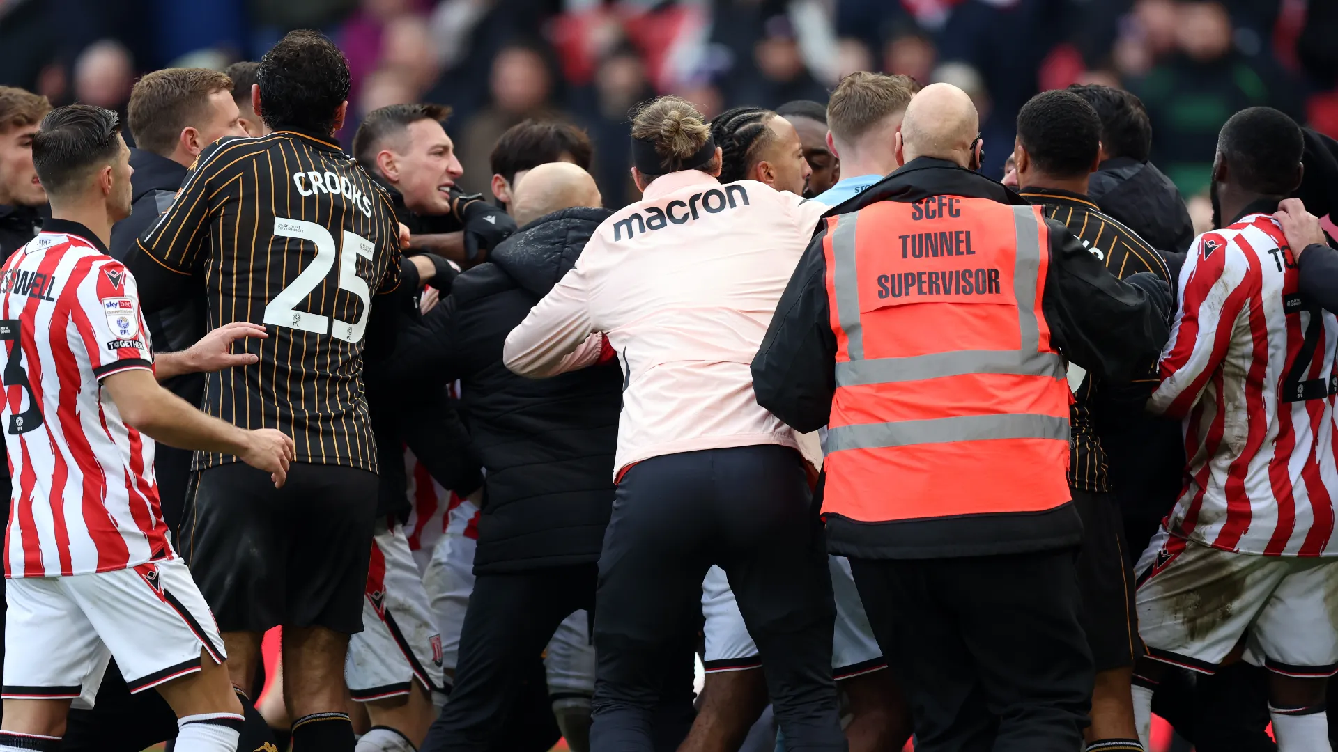 Rissa brutale al termine della partita: le immagini
